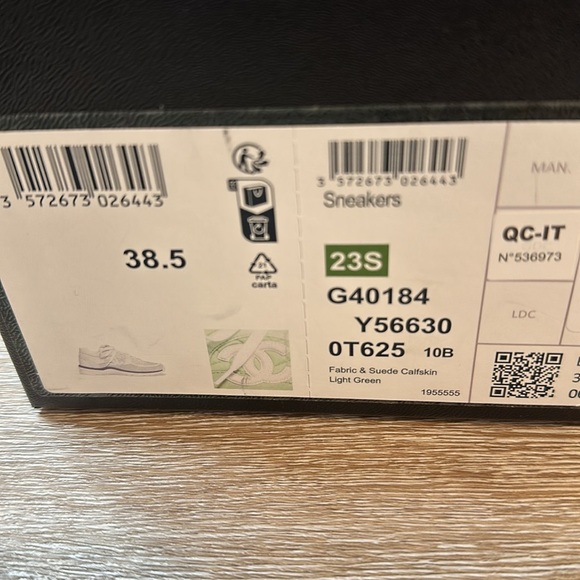 ❌SOLD❌ Chanel Sneakers Green 38.5 *RARE* - Picture 7 of 9